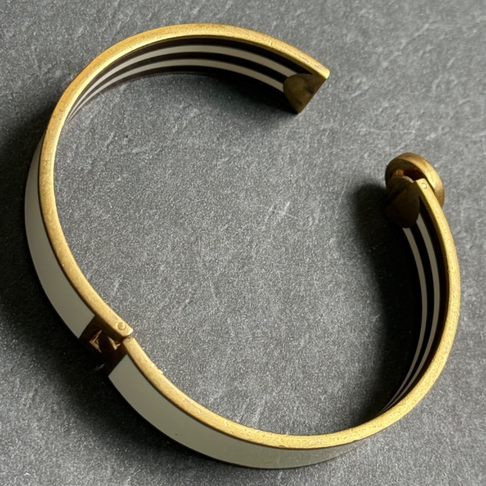 HENRI BENDEL Bracelet Bangle Round Hinged Enamel Cream Brown Stripes Gold 7" - Picture 5 of 6